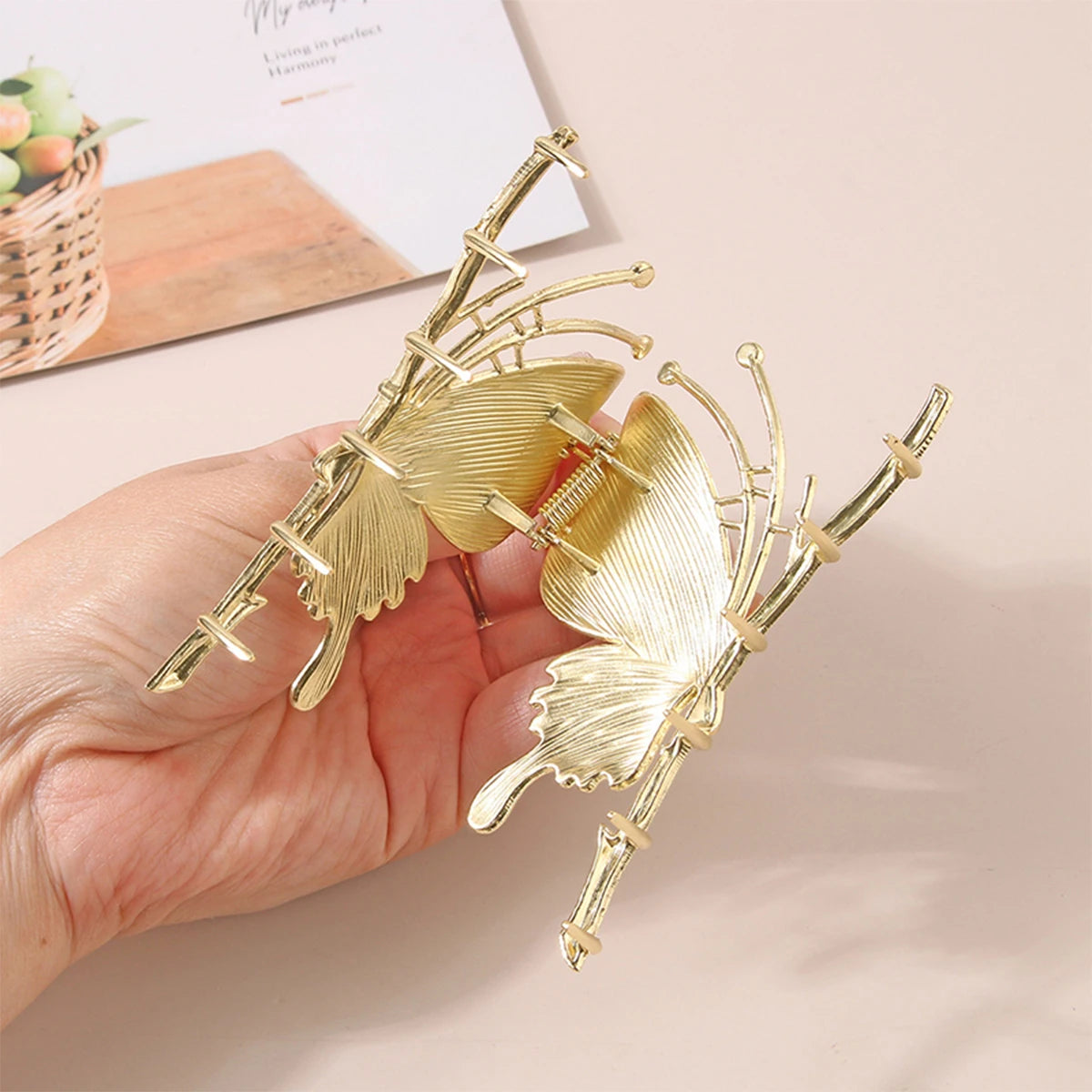 10cm Metal Butterfly Hair Claw Clip Fashion Shark Hair Clip for Women Girls Hair Accessories