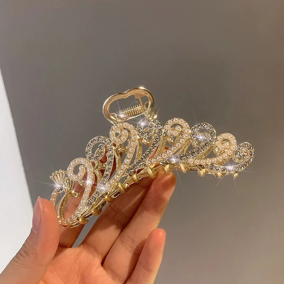 Elegant Gold Hollow Geometric Metal Hair Claw Vintage Hair Clips For Women Headband Hairpin Hair Crab Hair Accessories Gifts